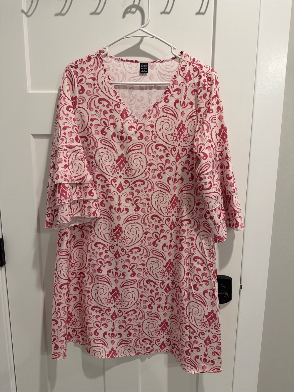 Alfani Pink and White V-Neck Patterned Tunic